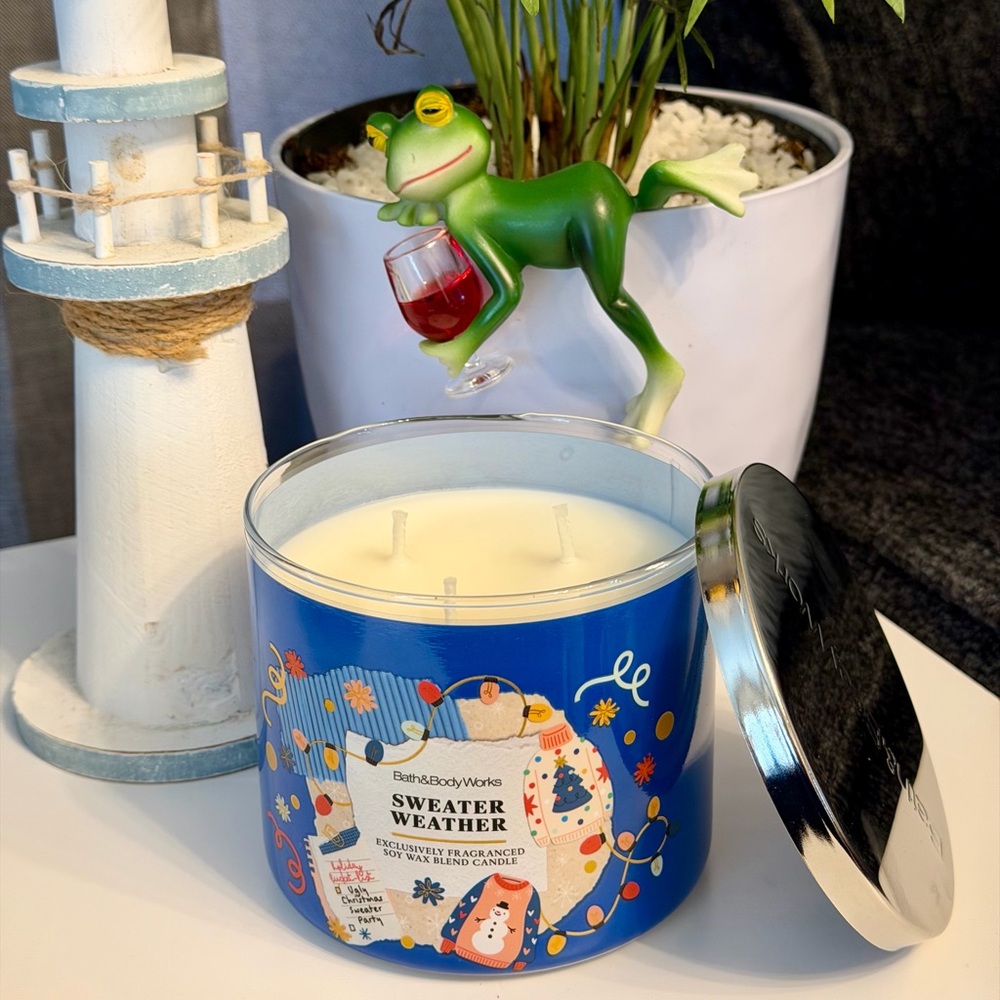 BATH AND BODY WORKS Sweater Weather 3-Wick Candle - Festive Blue - Picture 4 of 15